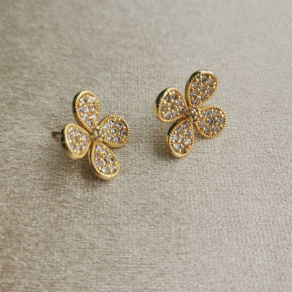Alicia Bonnie Clover Gold Earrings New - Picture 3 of 4